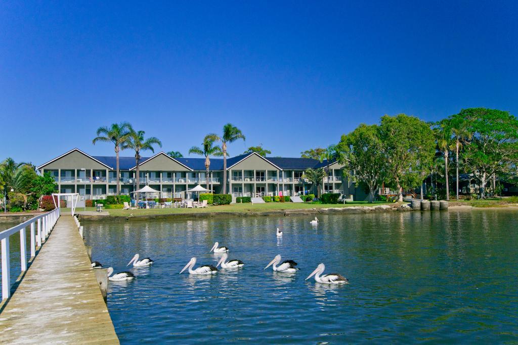 Moby Dick Waterfront Resort Motel Yamba Exterior photo