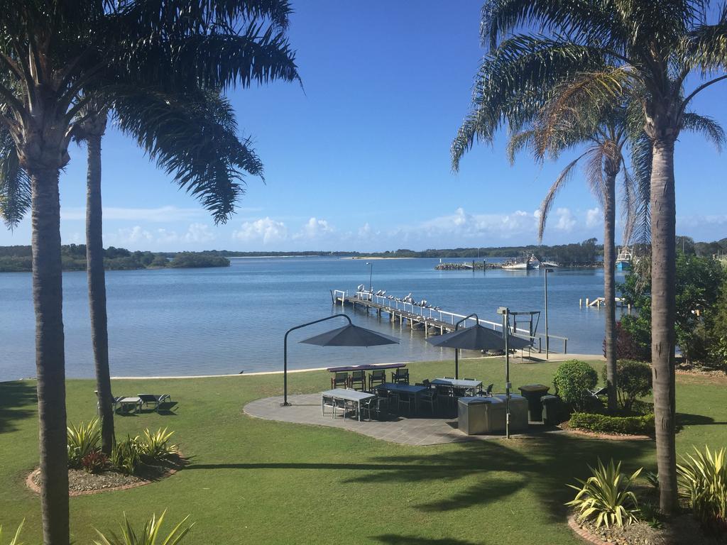 Moby Dick Waterfront Resort Motel Yamba Exterior photo