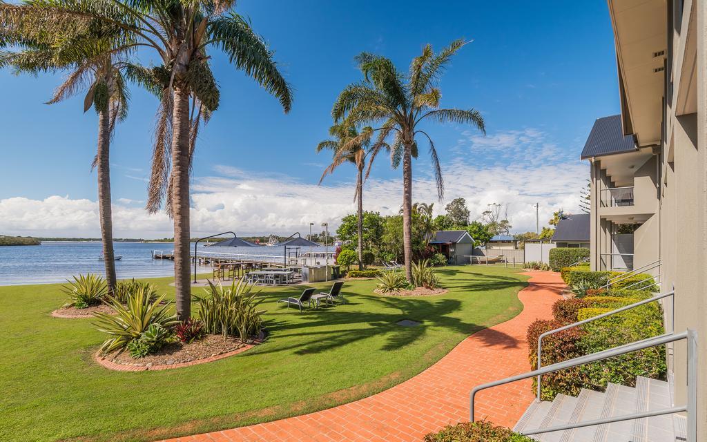 Moby Dick Waterfront Resort Motel Yamba Exterior photo