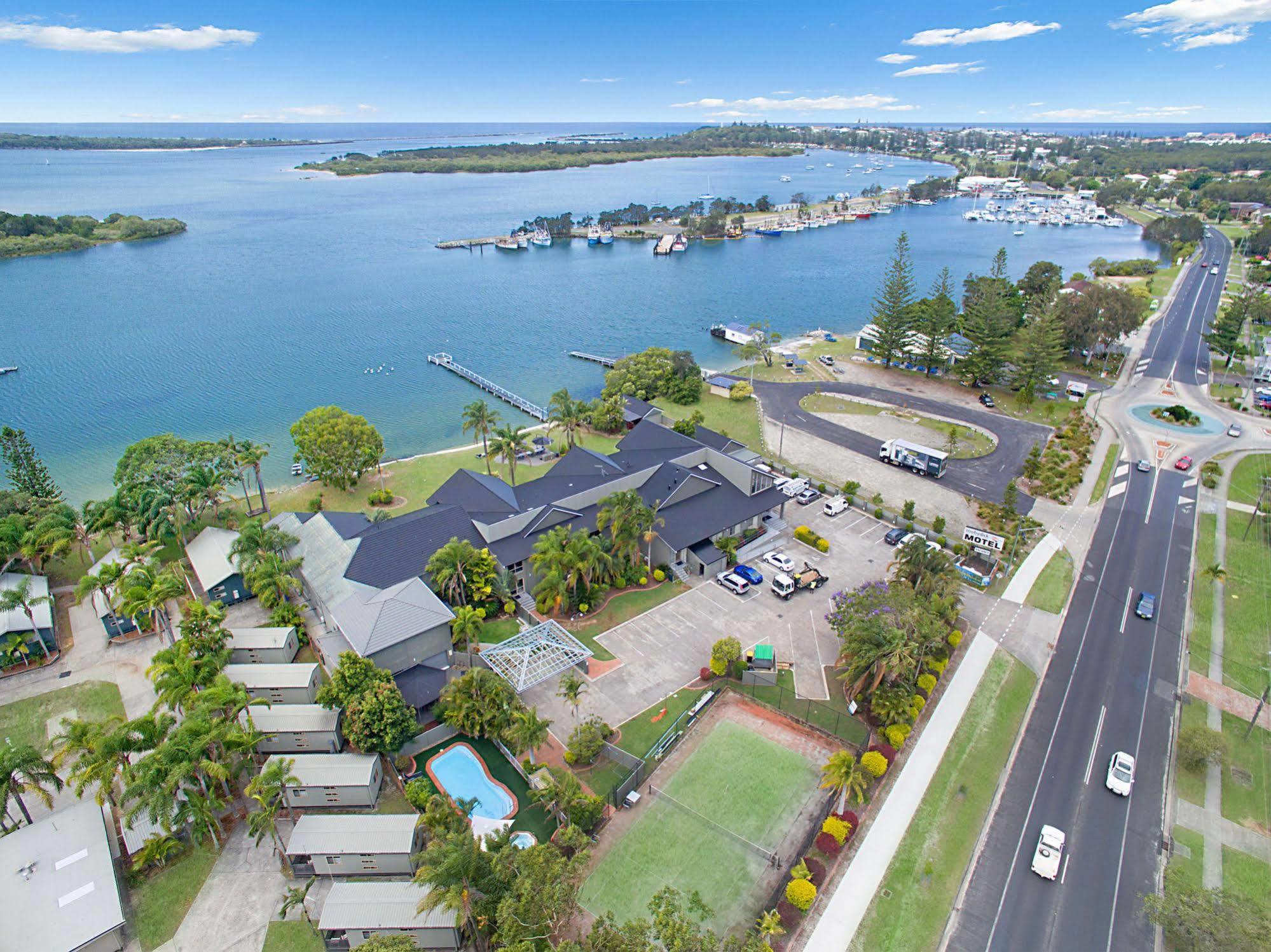 Moby Dick Waterfront Resort Motel Yamba Exterior photo